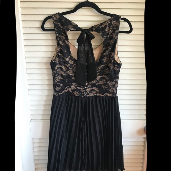 So cute! With bow in the back - Picture 2 of 2